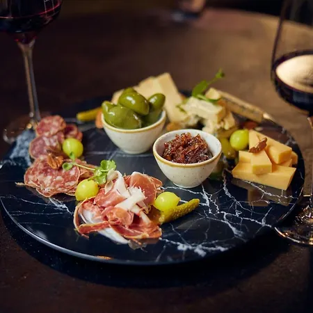 Arsenaal מלון 4*